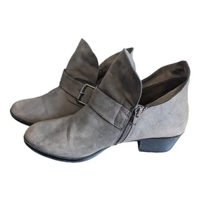 me too Grey Faux Suede Cuban Heeled Ankle Booties Size 8.5 - Picture 1 of 7
