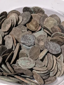 Lote de 25 monedas romanas y griegas sin limpiar - Imagen 1 de 5