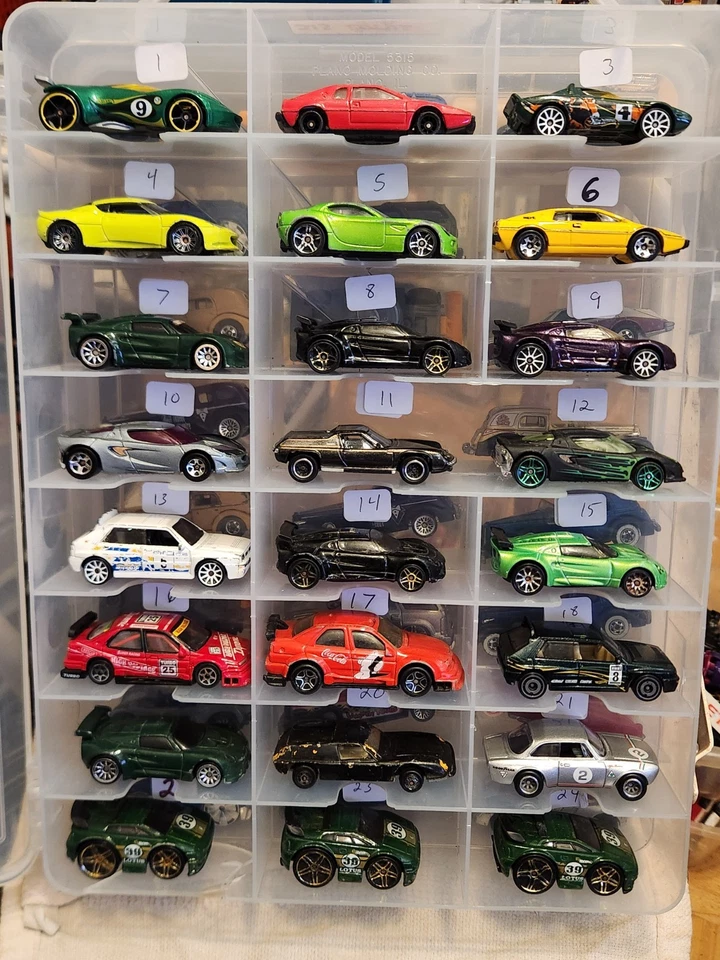 hot wheels & matchbox (case #213) LOTUS Lancia Alfa Romeo - Image 1 of 1