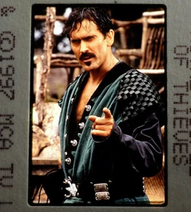 Autolycus King Thief Bruce Campbell Hero Shot "Royal Couple" (S1 E17) 35mm Slide - Picture 1 of 4