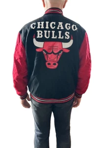 Letterman Chicago Bulls Varsity Bomber NBA Giacca Sportiva Lana Nera e Rossa Uomo - Foto 1 di 12
