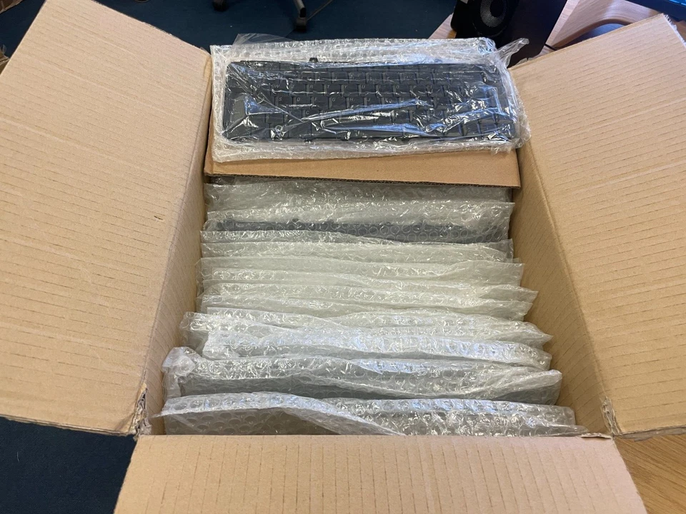 10x Job Lot Dell P463J INSPIRON 1540 1545 1546  UK Keyboard - Image 1 of 1