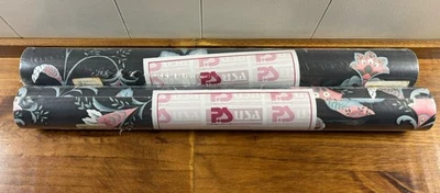 Papel de parede vintage anos 80 azul marinho rosa floral 21” X 33” lacrado novo na caixa 2 rolos - Imagem 1 de 4