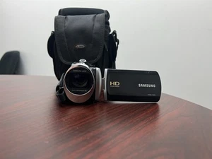 SAMSUNG HMX-F90 CAMCORDER HD VIDEO CAMERA & 32GB SD CARD AS IS Not Tested - Picture 1 of 10