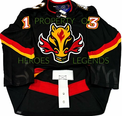 NUEVO CON ETIQUETAS-PRO-50 JOHNNY GAUDREAU CALGARY FLAMES CABEZA DE CABALLO TERCERA CAMISETA ADIDAS AUTÉNTICA Foto 1 de 4