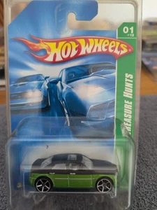 HOT WHEELS 2008 TREASURE HUNT CHRYSLER 300C WITH PLASTIC PROTECTIVE COVER  - Picture 1 of 8