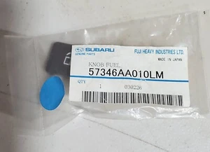 57346AA010LM 1990-1991 SUBARU LEGACY FUEL RELEASE KNOB OEM GENUINE - Foto 1 di 2