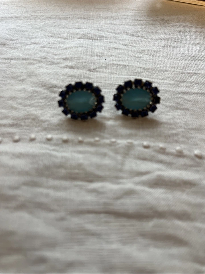 Hermosos pendientes de poste de piedras preciosas azules Sorrelli Foto 1 de 4