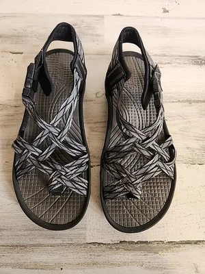 Sandalias de senderismo BareTraps para mujer negras/grises Tema Gladiador con tiras-talla 9,5 Foto 1 de 4