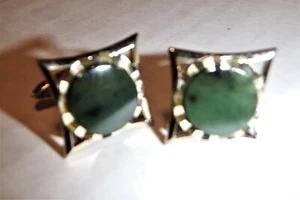 Elegante gemelo vintage Gold Tone metal insertado con piedra de cuarzo verde oscuro - Imagen 1 de 4