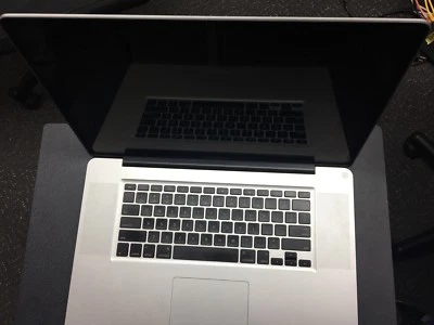 Apple MacBook Pro 17" Early 2008 Core 2 Duo for Parts - Image 1 of 4