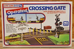 vintage Life-Like HO scale 8209 Operating Crossing Gate Factory Sealed - Picture 1 of 3