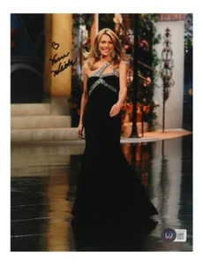 Vanna White Signed "Wheel of Fortune" 8x10 Photo (Beckett) Hostess - Picture 1 of 1