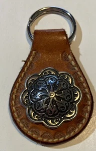 Portachiavi in pelle marrone concho tono argento stile western - Foto 1 di 3