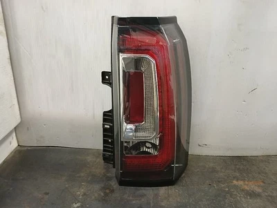 Luz trasera derecha pasajero GMC Yukon XL 1500 12094210 2016 Foto 1 de 4