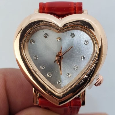 Reloj para mujer en forma de corazón 26 mm caja dorada esfera correas de cuero rojo Foto 1 de 4