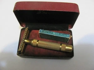 Rasoio di sicurezza vintage anni '30 Gillette manico grasso custodia ottone/oro e 1 lama - Foto 1 di 13