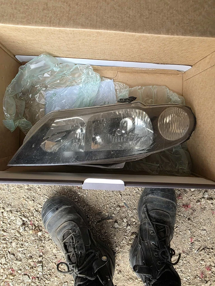 Genuine HSV VX Series 2 Headlights GTS Clubby R8 SV300 Senator READ DESCRIPTION! - image 1 of 4