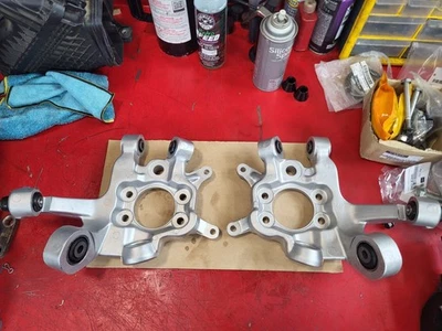 Nudillos traseros izquierdo y derecho restaurados Nissan BNR32 Foto 1 de 4