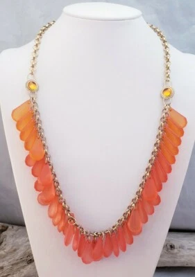 Colar Coldwater Creek laranja cor coral franja drapeada borla tom dourado - Imagem 1 de 4