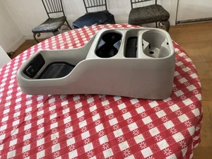Chrysler Voyager 2020-2022 consola de piso central marco base panel OEM - Imagen 1 de 4