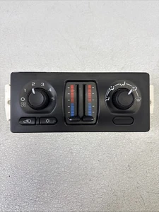 03-06 Chevy GMC Silverado Sierra Yukon Climate Control Unit Temp A/C 15832313 - Picture 1 of 13