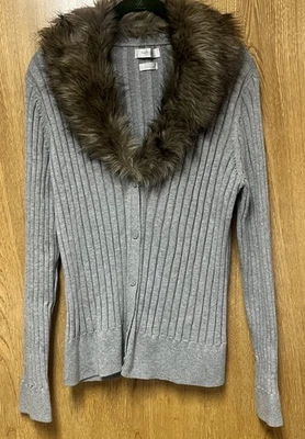 Suéter Van Heusen Gris Acanalado Imitación Piel Extraíble Colllar LS XL Foto 1 de 4