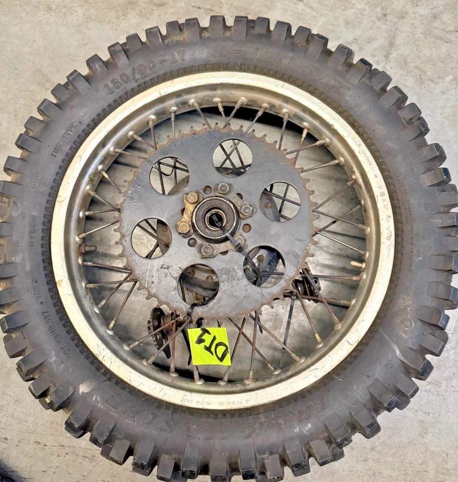 Yamaha RT1 DT1 250 360 1971 llanta trasera neumático buje radios piñón Foto 1 de 4