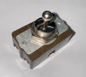 Interruptor especial NOS Arrow Hart, palanca de 3 posiciones, 3/4 HP 5A 250V 10A 125V - Imagen 1 de 7
