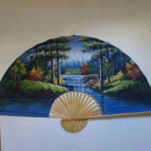 Hermoso abanico decorativo pintado a mano 60 pulgadas de ancho 35 pulgadas de ancho - Imagen 1 de 3