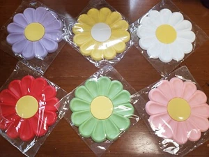 silicone mat; hot pad; non slip; heat resistant; flower, colors; daisy trivet - Picture 1 of 22