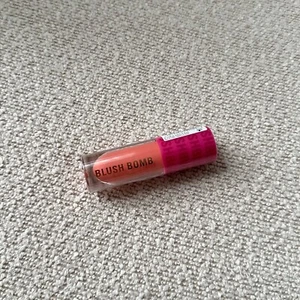 Makeup Revolution Blush Bomb Cream Blusher in Peach Filter 4.6ml full size NEW - Picture 1 of 3