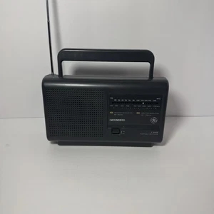 Vintage GE 7-2662C 2 Band Portable AM/FM Radio Receiver Tested Works Great - Picture 1 of 6