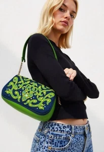 Bolso de hombro Bolso de mano de tela de mezclilla azul verde adornado con piedras preciosas Bueno - Imagen 1 de 13