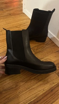 Miista E8 Thea 黑色皮革方跟切尔西靴,尺寸 40/9.5 美国 — 第 1/4 张图片