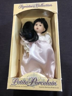 Muñecas del Mundo Colección Pequeñas Porcelanas de Barbara Lee (2001) Foto 1 de 4