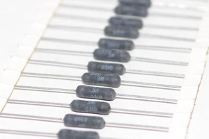 10x MIL Draht-Widerstand v. Dale Typ RS-2B, 0.22 Ω, 3 W, 0.5% Meßgeräte-Qualität - Picture 1 of 2