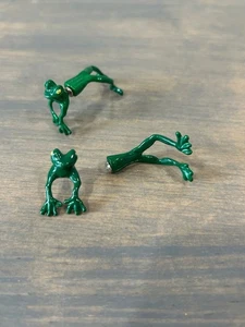 Vintage Ohrringe Emaille und Metall springender Frosch 3D zweiteilig - Bild 1 von 4