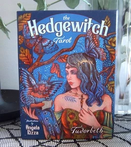 Die Heckenhexe Tarot Deck mit Ratgeber von Tudorbeth - Neu / Versiegelt / Original - Bild 1 von 8