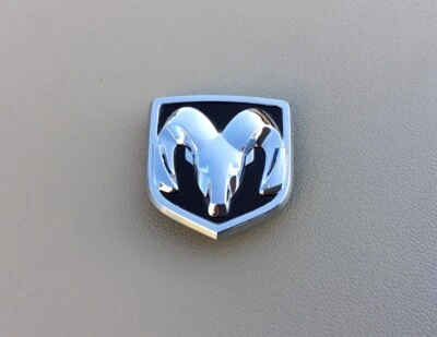 Emblema del volante Dodge Ram 1500 2500 2006-2009 logotipo insignia OEM Foto 1 de 4