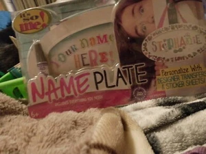 It's So Me! Name Plate CRAFT KIT Stickers Transfer Sheet Glitter Glue DIY Girls - Picture 1 of 2