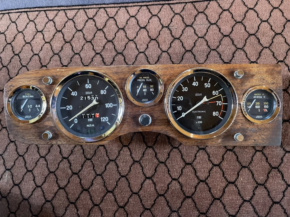 Cuadro de instrumentos Fiat 124 Spider - Biseles cromados de principios de 1400 Foto 1 de 4