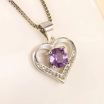 Colgante de boda de corte redondo de 3 quilates de amatista creado en laboratorio enchapado en oro blanco de 14 quilates en plata Foto 1 de 4