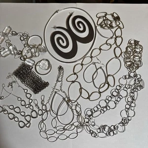 6 Silberfarbene Schmuck Sets Konvolut Halskette Ohrringe Armband Moderner Stil - Bild 1 von 9