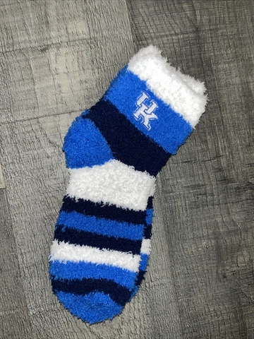 KENTUCKY WILDCATS NCAA COLLEGE LOGO FUZZY WHITE STRIPE ANKLE SOCKS MEDIUM WOMENS Cover
