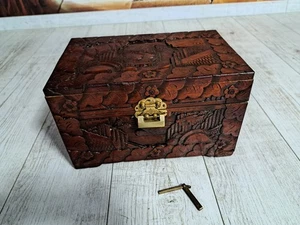 Alte handgefertigte Chinesische Kampfer Holzkiste mit original Schloss ca. 1965 - Bild 1 von 11