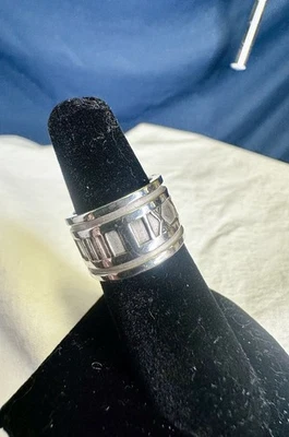 Anillo TIFFANY & Co. Vintage Atlas Banda Ancha Plata Esterlina Número Romano; TALLA 5 Foto 1 de 4