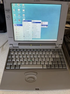 Vintage Toshiba Satellite 115CS P100 8MB 810MB Notebook Computer Windows 95 LESEN - Bild 1 von 4