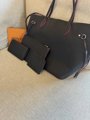 Сумка с короткими ручками Louis Vuitton черная кожа комплект Epi с соответствующим мешочком изменить и проверить  - Изображение 1 из 4