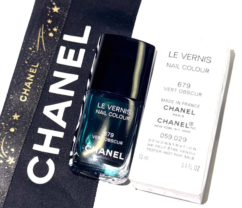 Chanel Le Vernis Longwear Nail Color 679 Vert Obscur 13ml - Bild 1 von 4